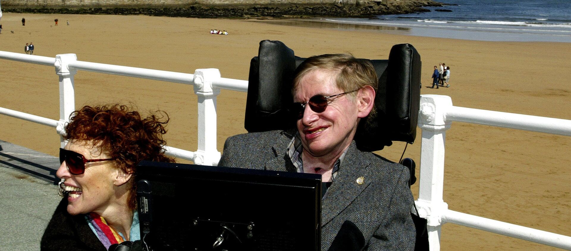 عالم الفيزياء البريطاني الشهير ستيفن هوكينغ وزوجته إلاين في إسبانيا، 10 أبريل/ نيسان 2005 - سبوتنيك عربي, 1920, 23.04.2020