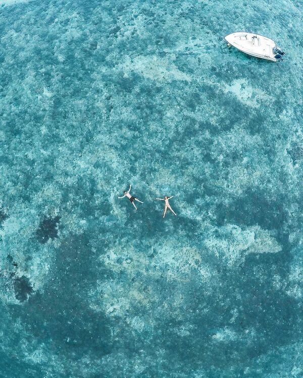 صورة من السماء للمصورين خلال عطلة على جزر موريشيوس لمشروع تصوير بعيدا عن البيت - سبوتنيك عربي