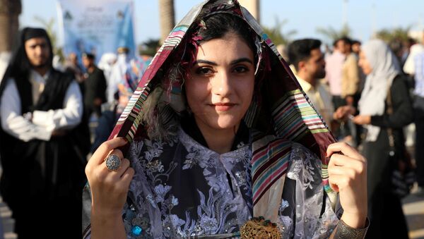 إحدى المشاركات في المهرجان الوطني للزي التقليدي في طرابلس، ليبيا 13 ماري/ آذار 2018 - سبوتنيك عربي