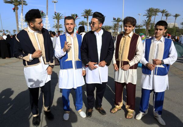 المشاركون في المهرجان الوطني للزي التقليدي في طرابلس، ليبيا 13 ماري/ آذار 2018 - سبوتنيك عربي