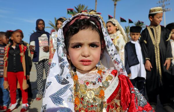 أطفال يشاركون في المهرجان الوطني للزي التقليدي في طرابلس، ليبيا 13 ماري/ آذار 2018 - سبوتنيك عربي