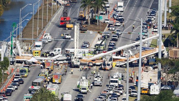 انهيار جسر للمشاة في فلوريدا بأمريكا - سبوتنيك عربي