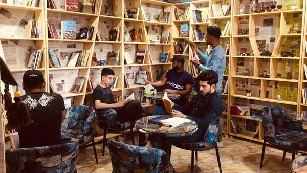 هواة عراقيون يصنعون كون خاص تسكنه الكتب - سبوتنيك عربي