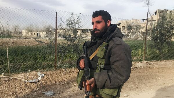 قوات الجيش السوري قبل بدء عملية تحرير حمورية في الغوطة الشرقية، سوريا - سبوتنيك عربي