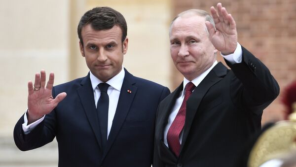 الرئيس الفرنسي إيمانويل ماكرون والرئيس الروسي فلاديمير بوتين في باريس، فرنسا 29 مارس/ آذار 2017 - سبوتنيك عربي