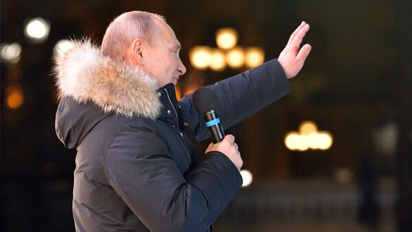 بوتين يلقي خطابا في وسط موسكو أثناء حفلة روسي. سيفاستوبول. القرم، 19 مارس/آذار 2018 - سبوتنيك عربي
