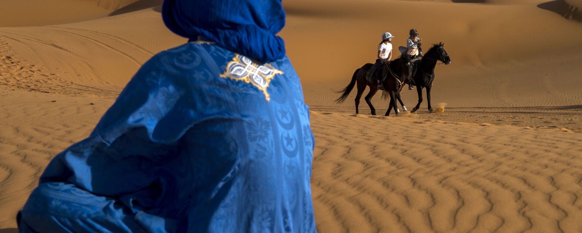 المشاركون في سباق الفروسية Gallops of Morocco في صحراء مرزوقة في جنوب الصحراء المغربية في 2 مارس/ آذار 2018 - سبوتنيك عربي, 1920, 31.07.2021