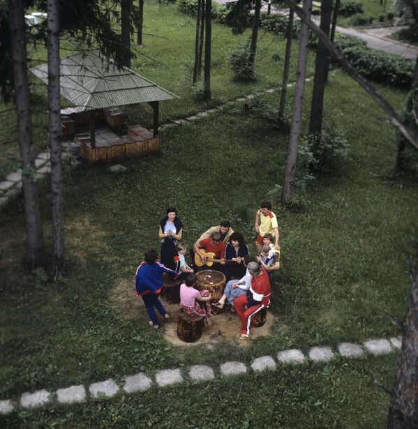 سكن (أو مصيف) زيلوني بور بالقرب من مدينة زفينيغورود، عام 1985 - سبوتنيك عربي