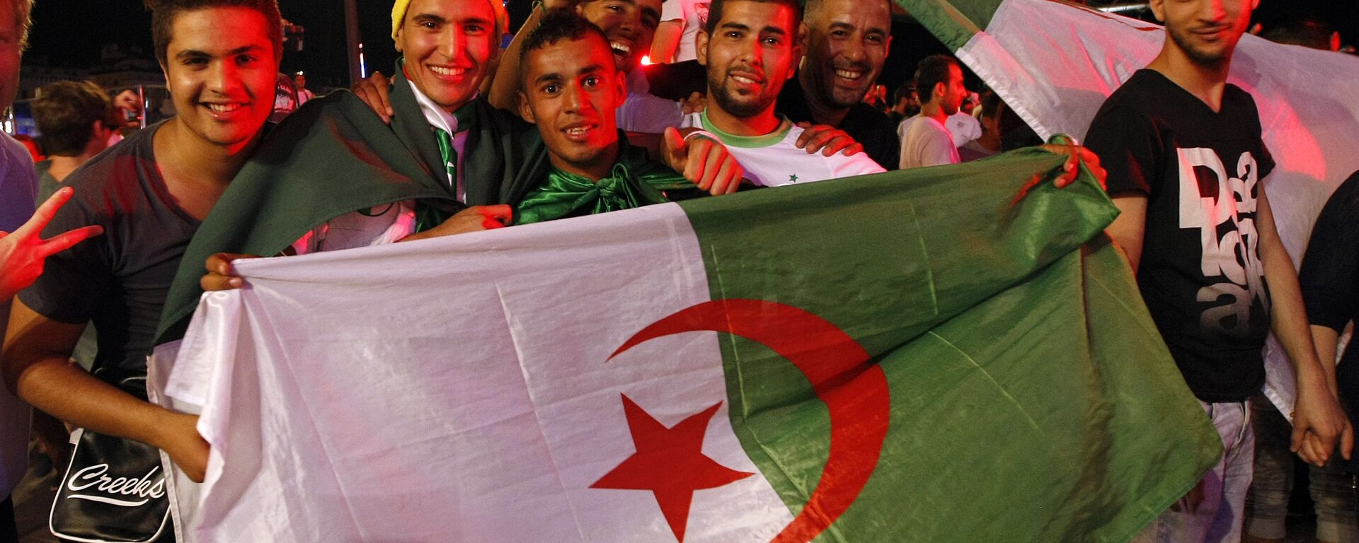 مشجعي منتخب الجزائر - سبوتنيك عربي, 1920, 17.07.2022