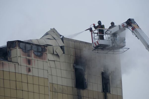 حريق في مركز تسوق كرز الشتاء في كيميروفو - سبوتنيك عربي