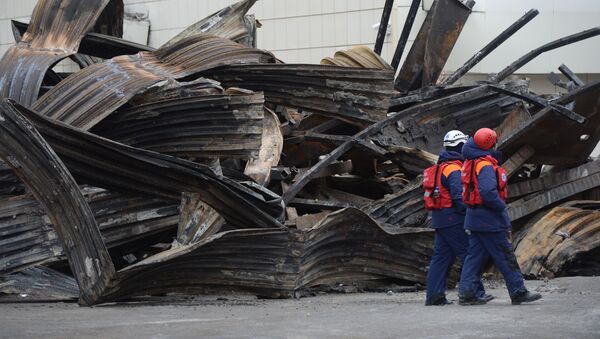 المركز التجاري بعد اطفاء الحريق في كيميروفو، روسيا 27 مارس/ آذار 2018 - سبوتنيك عربي