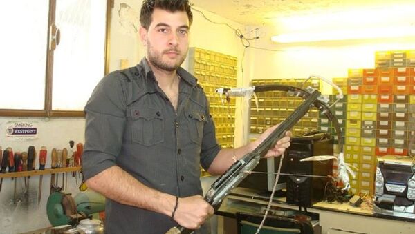 مهندس سوري شاب يصنع بندقية كهرومغناطيسية - سبوتنيك عربي