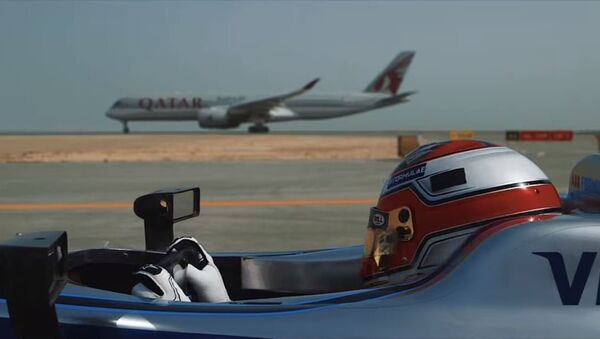 سباق سيارة فورمولا 1 و طائرة بوينغ - سبوتنيك عربي