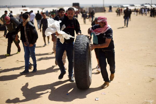 مسيرة العودة الكبرى على حدود قطاع غزة وإسرائيل، 2 أبريل/ نيسان 2018 - سبوتنيك عربي