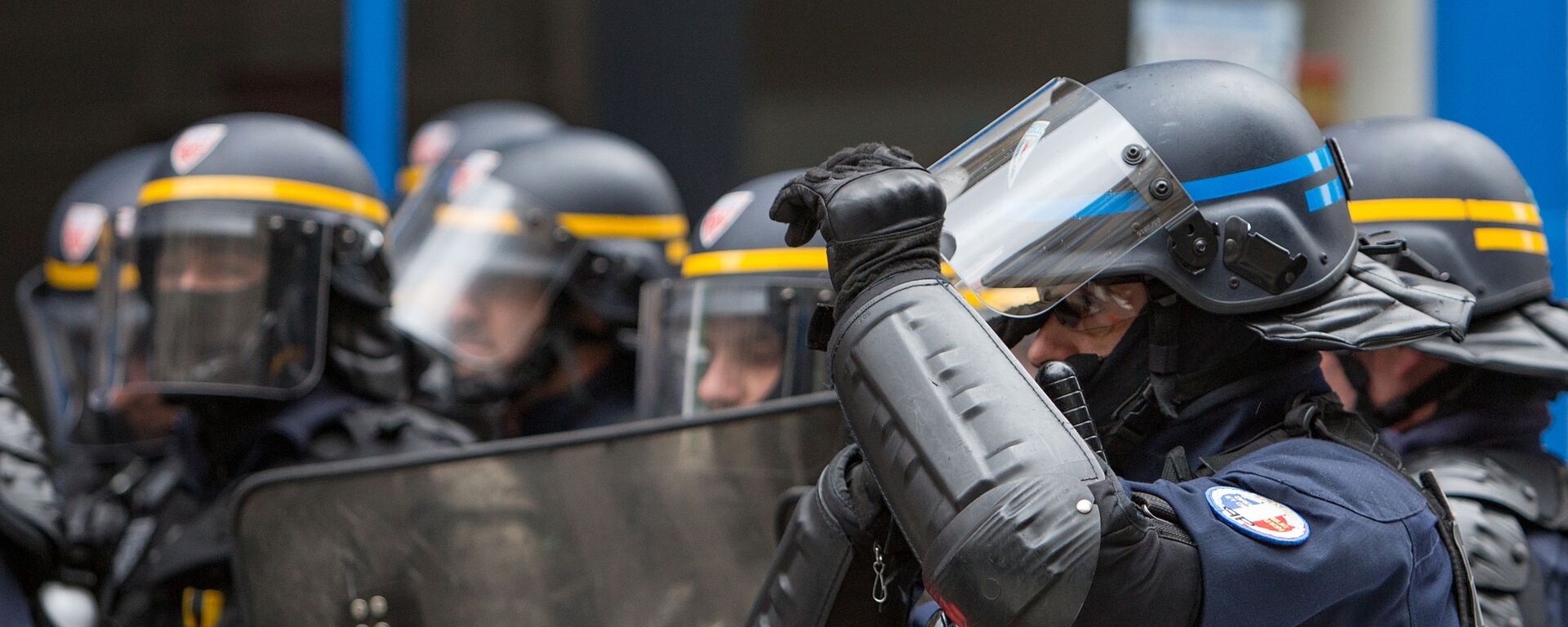 الشرطة الفرنسية خلال المظاهرات والإضراب العام  الذي شارك فيها المحتجين من عمال السكك الحديدية في باريس، فرنسا 3 أبريل/ نيسان 2018 - سبوتنيك عربي, 1920, 24.11.2023