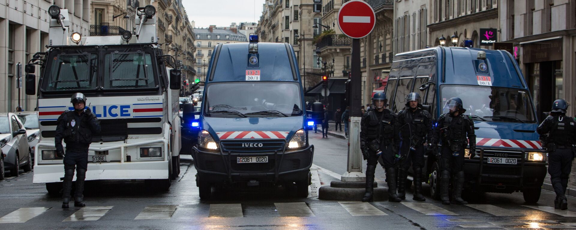 الشرطة الفرنسية خلال المظاهرات والإضراب العام  الذي شارك فيها المحتجين من عمال السكك الحديدية في باريس، فرنسا 3 أبريل/ نيسان 2018 - سبوتنيك عربي, 1920, 25.09.2022