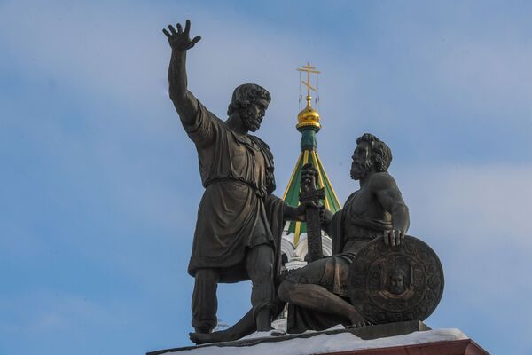 تمثال لـ مينين وبوجارسكي في ساحة نارودنوي يدينستفو (الوحدة الشعبية) في مدين  نيجني نوفغورود - سبوتنيك عربي