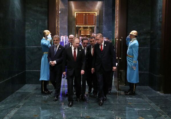 القمة الثلاثية - روسيا وتركيا وإيران - الرئيس فلاديمير بوتين والرئيس رجب طيب أردوغان والرئيس الإيراني حسن روحاني في أنقرة، تركيا 3 أبريل/ نيسان 2018 - سبوتنيك عربي