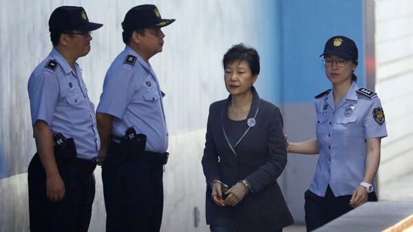 رئيسة كوريا الجنوبية السابقة بعد الحكم عليها بالسجن 24 عاما - سبوتنيك عربي