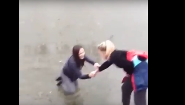 تعرض فتاة روسية لحادث مروع على الجليد - سبوتنيك عربي