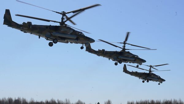 بروفة العرض الجوي بمناسبة عيد النصر - المروحيات الهجومية كا-52 (أليغاتور) في مطاركوبينكا - سبوتنيك عربي
