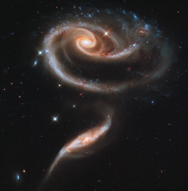 مجموعة من المجرات المتداخلة في كوكبة أندروميدh - Arp 273 وتقع في كوكبة المرأة المسلسلة - سبوتنيك عربي