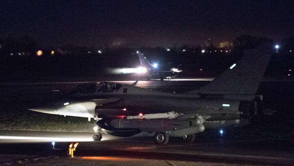 التحالف الثلاثي - الطيران العسكري الفرنسي يستعد للضربة الجوية ضد سوريا، 14أبريل/ نيسان 2018 - سبوتنيك عربي