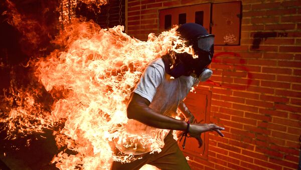 مسابقة صور الصحافة العالمية لعام 2018 - صورة بعنوان أزمة فنزويلا للمصور رونالدو شيميدت من فنزويلا، الفائزة بالمرتبة الأولى في فئة التصوير أخبار الحدث - سبوتنيك عربي