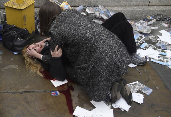 مسابقة صور الصحافة العالمية لعام 2018 - صورة بعنوان شهود على ما بعد الهجوم في قلب لندن للمصور توبي ميلفيل من بريطانيا، الفائزة بالمرتبة الثانية في فئة التصوير أخبار الحدث - سبوتنيك عربي