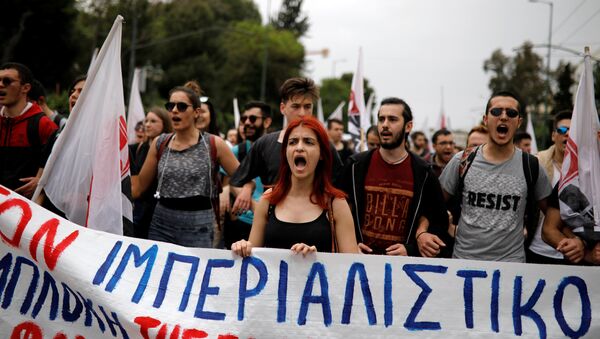 مظاهرة في اليونان ضد الهجوم الثلاثي على سوريا - سبوتنيك عربي