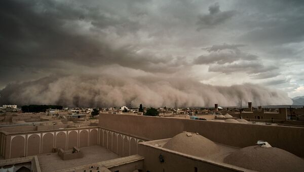 عاصفة رملية تقترب من يزد، إيران 16 أبريل 2018 - سبوتنيك عربي