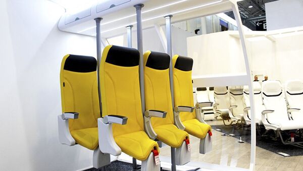 تخصيص أماكن لوقوف المسافرين في الطائرات - سبوتنيك عربي