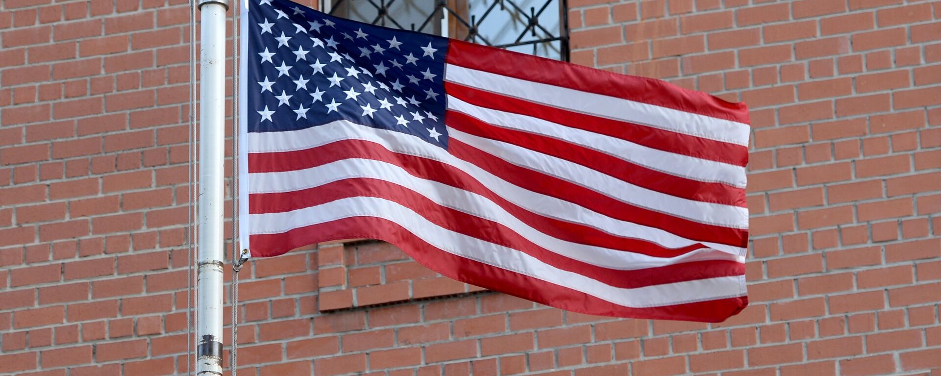 العلم الأمريكي بالقرب من مبنى القنصلية الأمريكية العامة في يكاتيرنبورغ الروسية - سبوتنيك عربي, 1920, 29.11.2022