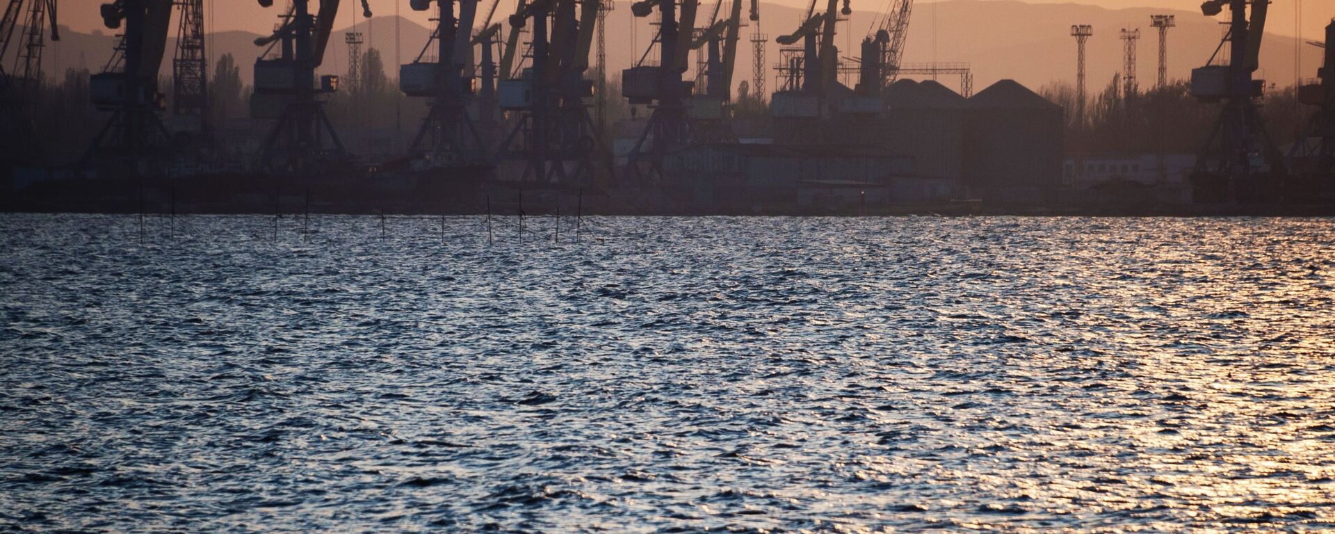 القرم، روسيا - ميناء مدينة كيرتش - سبوتنيك عربي, 1920, 29.10.2021