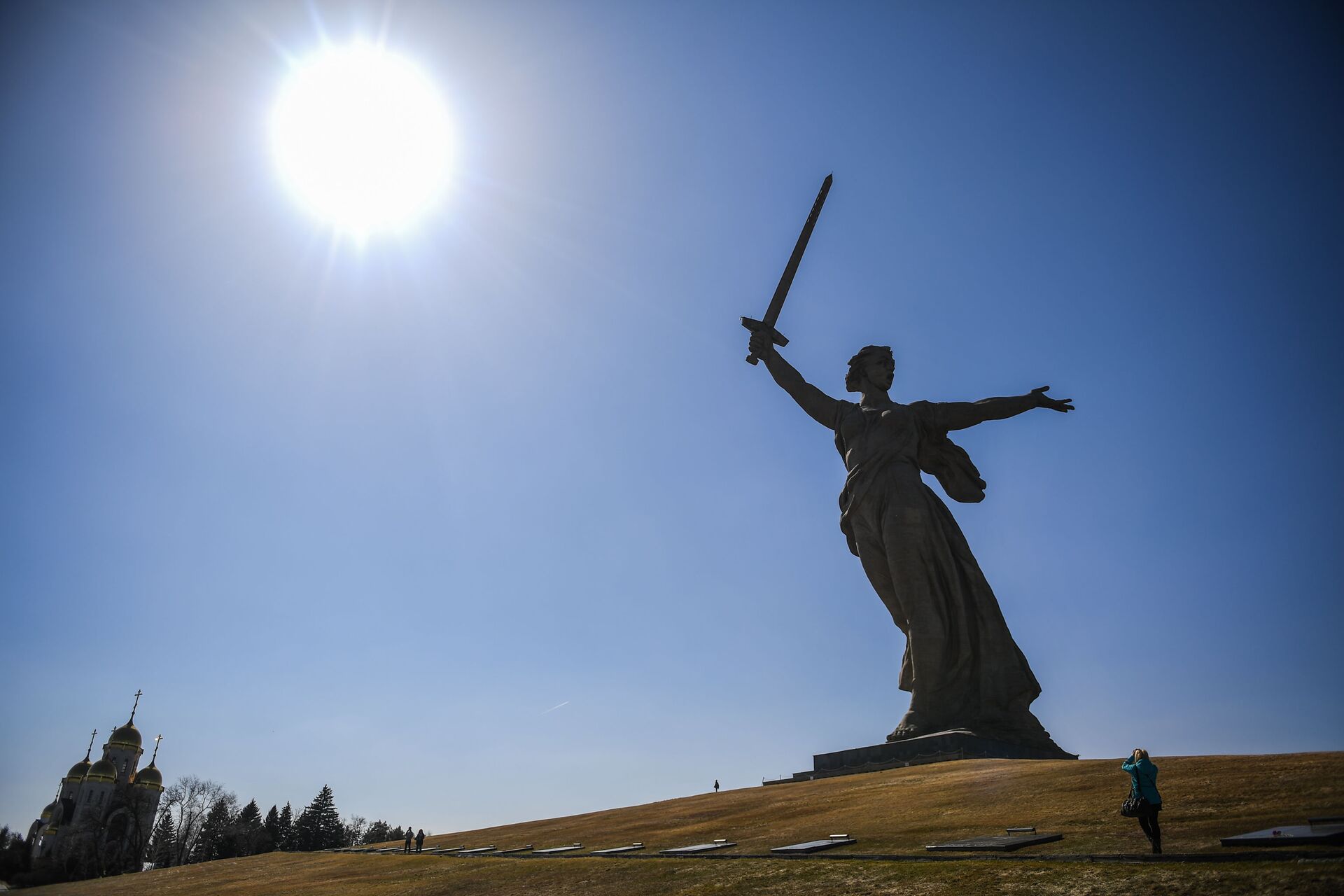 تمثال تمثال الوطن الأم ينادي في المجمع التاريخي لـأبطال معركة ستالينغراد - سبوتنيك عربي, 1920, 08.05.2023