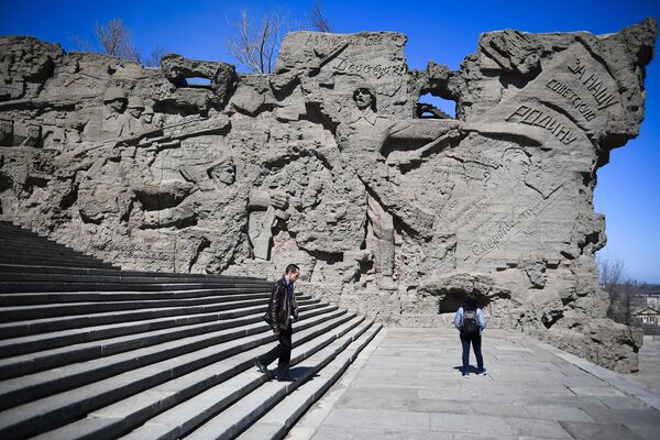 تمثالجدار الأطلال على أراضي المجمع التاريخي أبطال معركة ستالينغراد - سبوتنيك عربي