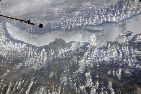 صورة لبحيرة بايكال الروسية في فصل الربيع التقطها رائد فضاء الروسي أنطون شكابليروف من محطة الفضاء الدولية - سبوتنيك عربي