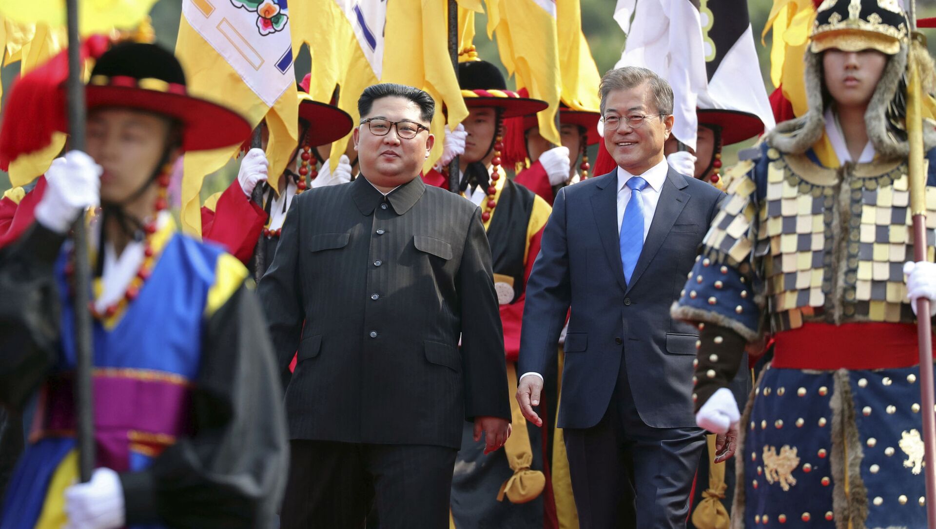  القمة التي جمعت الرئيس الكوري الجنوبي مون جيه إن، والزعيم الكوري الشمالي كيم جونغ أون، الجمعة، 27 أبريل/نيسان 2018 - سبوتنيك عربي, 1920, 25.10.2021