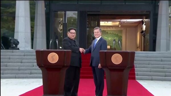 رئيس كوريا الجنوبية مون جيه إن وزعيم كوريا الشمالية كيم جونغ أون - سبوتنيك عربي