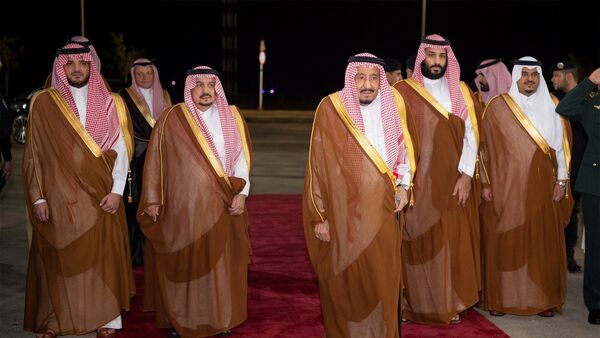الملك سلمان مع ولي العهد الأمير محمد بن سلمان - سبوتنيك عربي