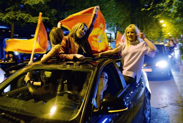 فرح يعم الجبل الأسود بانتصار زعيم الحزب الديمقراطي للاشتراكيين في مونتنغرو، ميلو ديوكانوفيتش، في الجولة الأولى من الانتخابات الرئاسية - سبوتنيك عربي