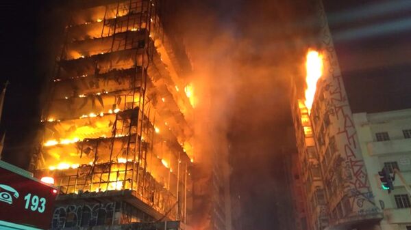 حريق في مبنى سان باولو، البازيل 1 مايو/ أيار 2018 - سبوتنيك عربي