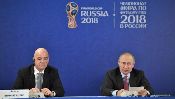 الرئيس الروسي فلاديمير بوتين و رئيس الاتحاد الدولي بكرة القدم جياني إنفانتينو - سبوتنيك عربي