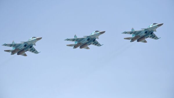 الجزء الجوي من العرض العسكري في موسكو بمناسبة عيد النصر - سو-34 - سبوتنيك عربي