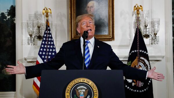 أعلن الرئيس الأمريكي دونالد ترامب عن نيته الانسحاب من الاتفاقية النووية الإيرانية في البيت الأبيض في البيت الأبيض بواشنطن, 8 مايو/أيار 2018 - سبوتنيك عربي