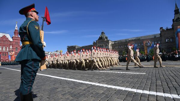 عرض عسكري بمناسبة الذكرى الـ 73 لعيد النصر على قوات ألمانيا النازية  في الحرب الوطنية العظمى (1941 - 1945) في موسكو، 9 مايو/ أيار 2018 - سبوتنيك عربي