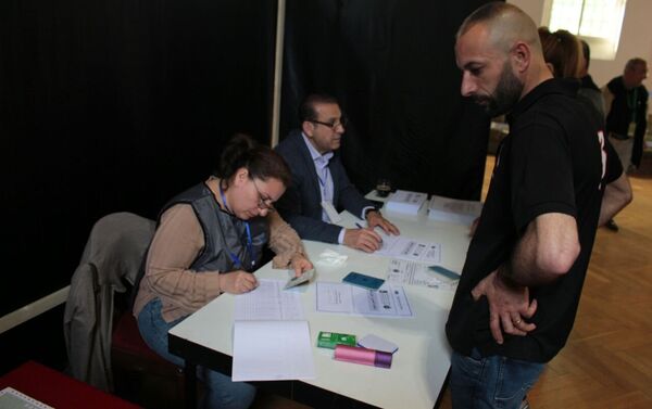 العراقيون في الخارج يدلون بأصواتهم في الانتخابات البرلمانية - سبوتنيك عربي
