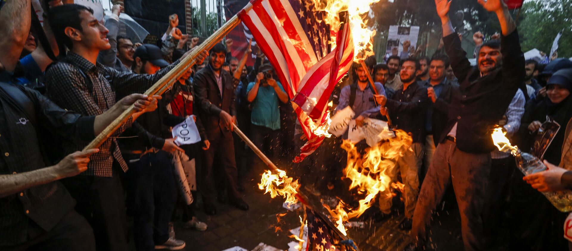 احتجاجات في طهران بعد خروج دونالد ترامب من صفقة الاتفاق النووي مع إيران، 9 مايو/ أيار 2018 - سبوتنيك عربي, 1920, 28.02.2021