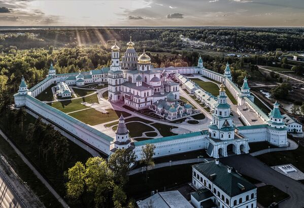 دير للكنيسة الأرثوذكسية الروسية نوفويروساليم (القدس الجديدة) بعد الترميم الكامل في مدينة إسترا، مقاطعة موسكو، روسيا - سبوتنيك عربي