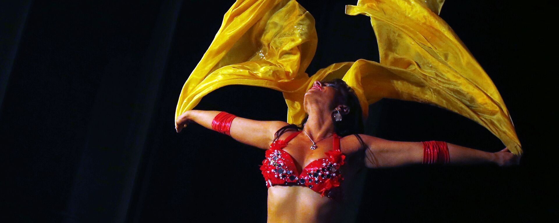 الراقصة ليا ليبينسكي خلال مسابقة للرقص الشرقي Miss Belly-Dance Hungary في بودابست، المجر - سبوتنيك عربي, 1920, 01.09.2021
